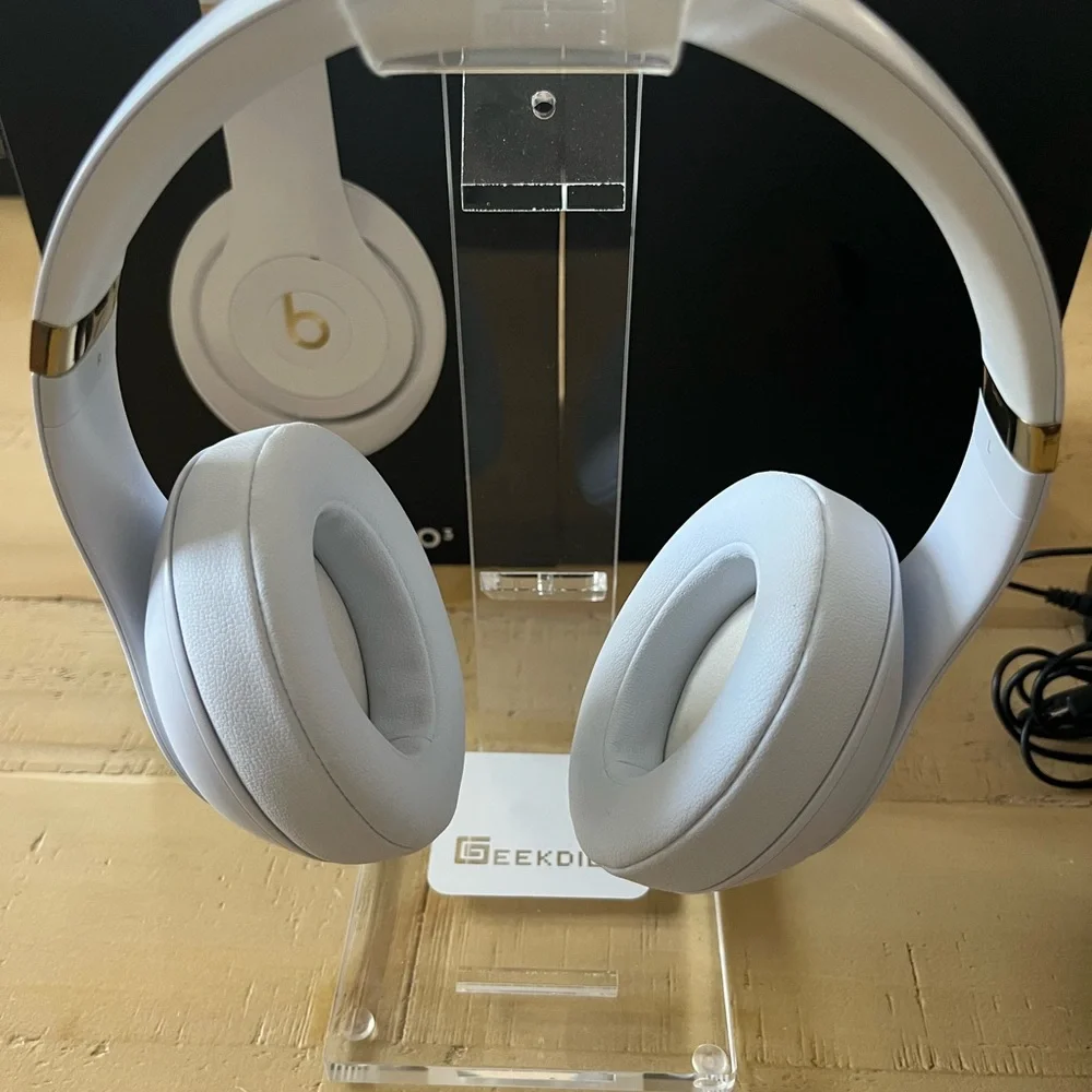 Beats Studio3 Wireless Noise Cancelling Over-Ear Headphones - Picture 2 of 10